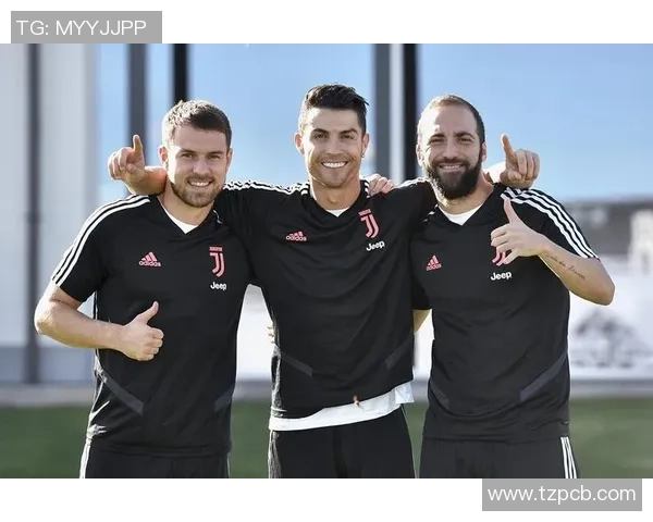 足球球星独特绑带设计解析 展现个性与比赛中的心理博弈